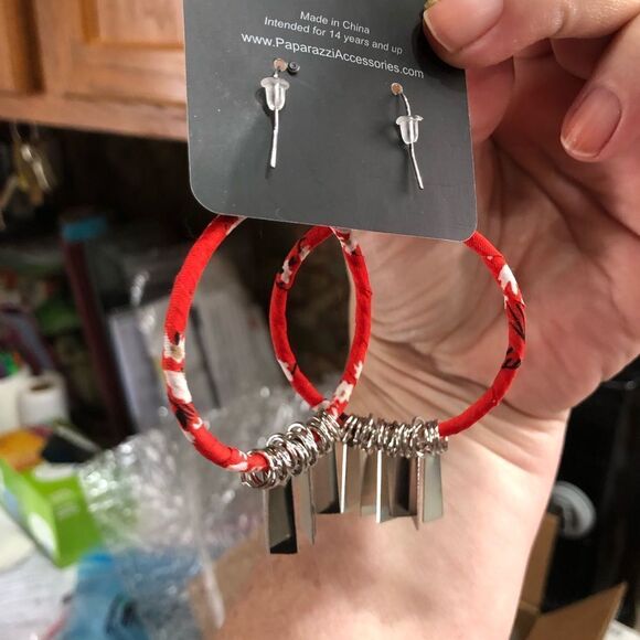 Paparazzi Red & White Garden Chimes Earrings (a)34 - Picture 8 of 8